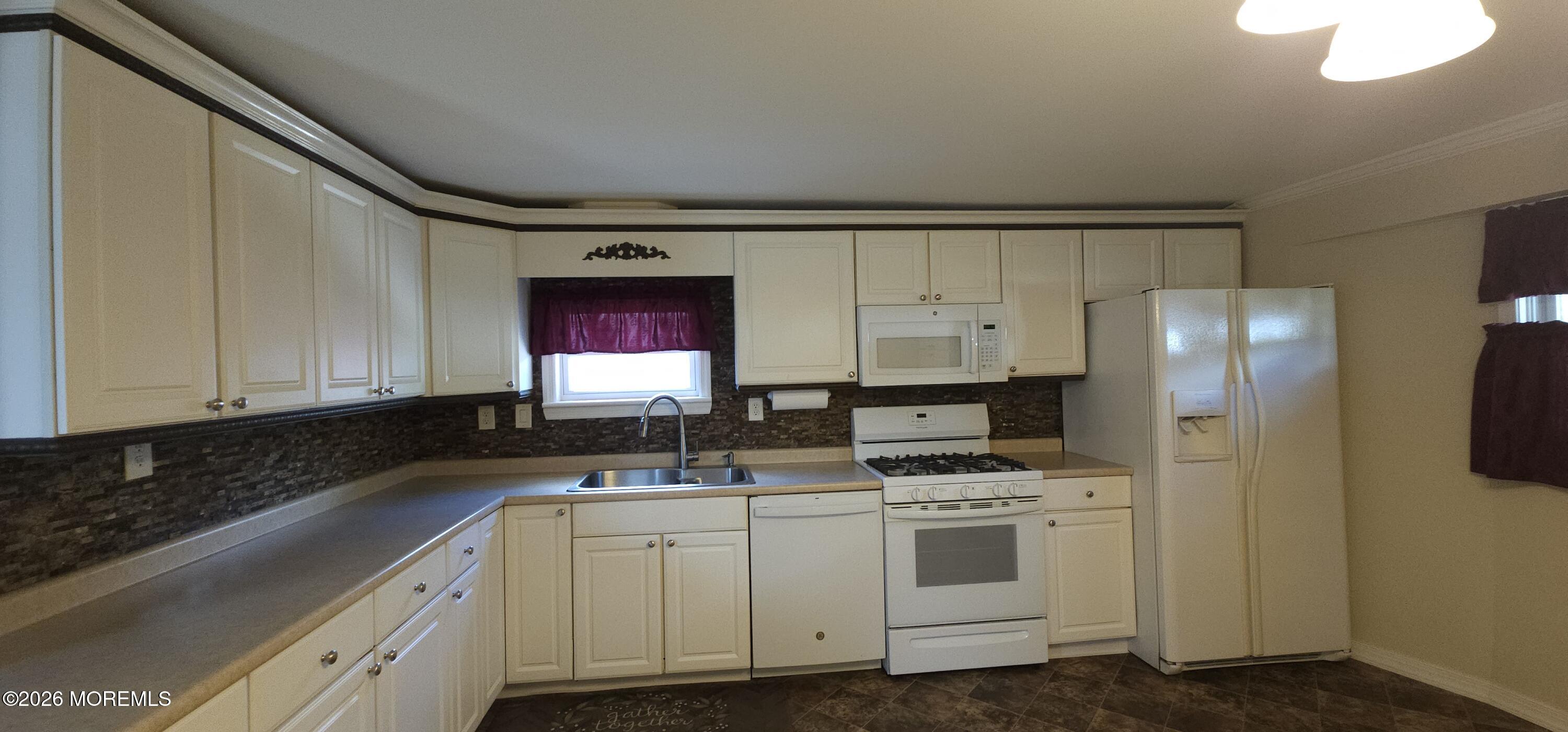 19 Mobile Lane Toms River NJ 08755