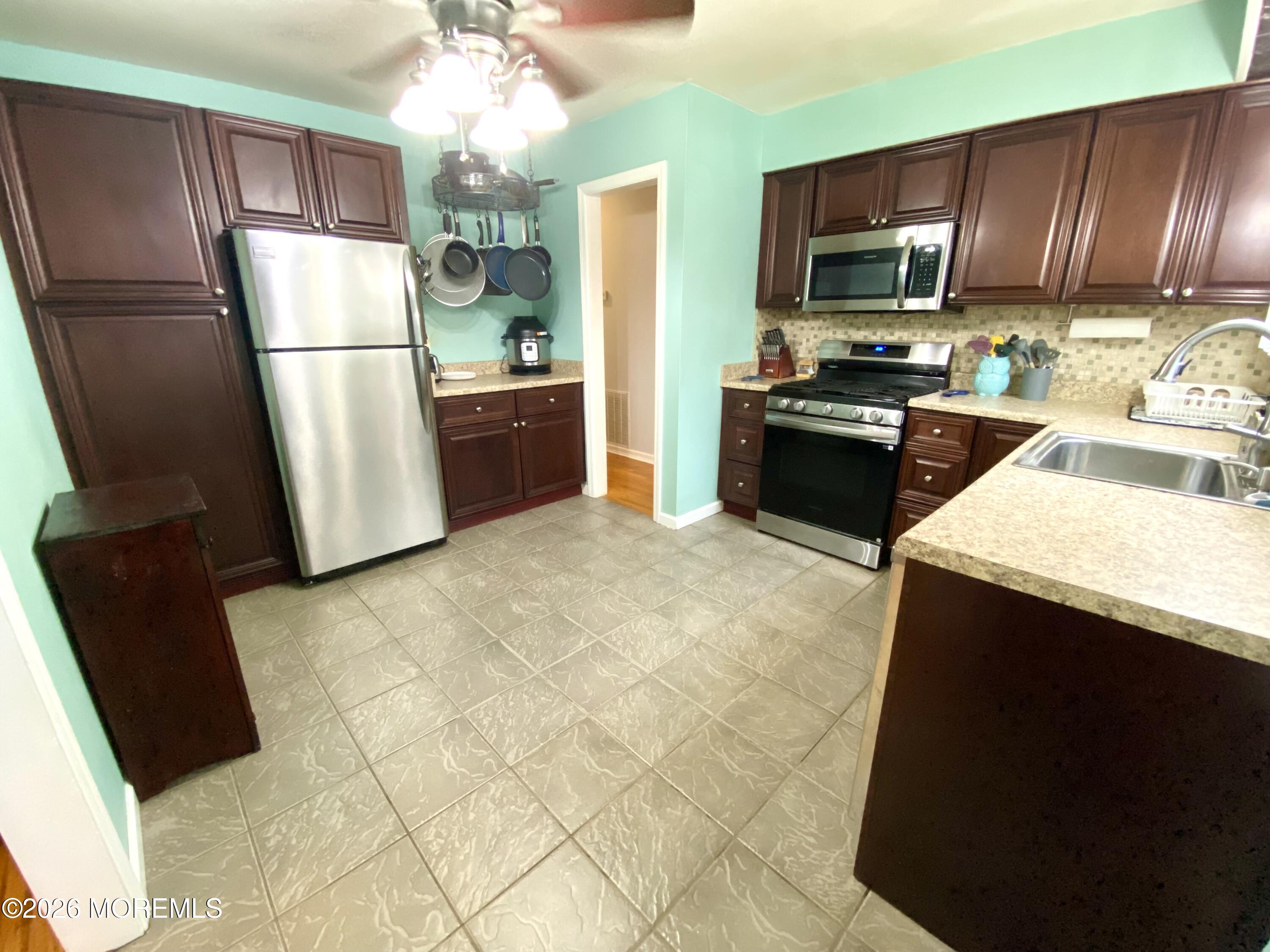 23 Cleveland Avenue South River NJ 08882