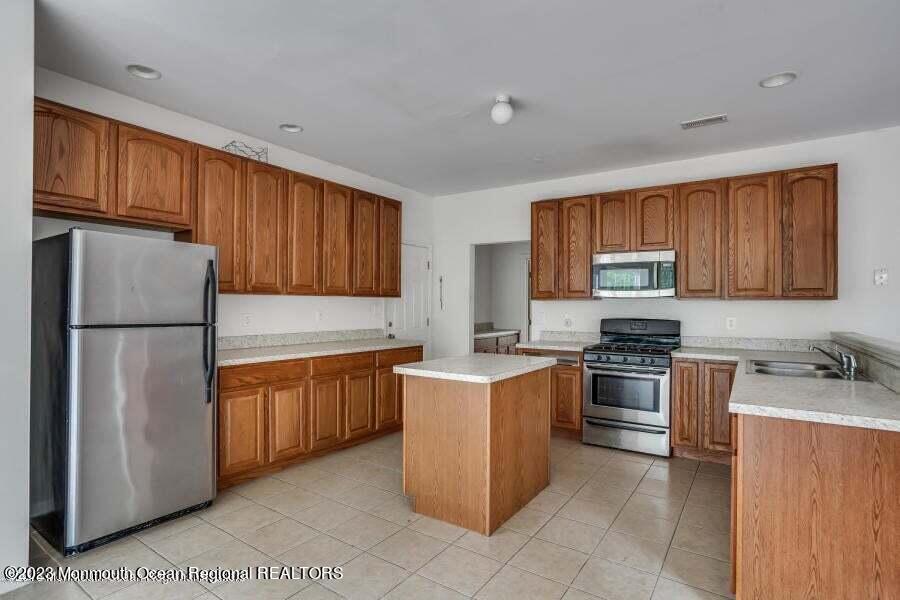 2557 Huckleberry Road Manchester NJ 08759