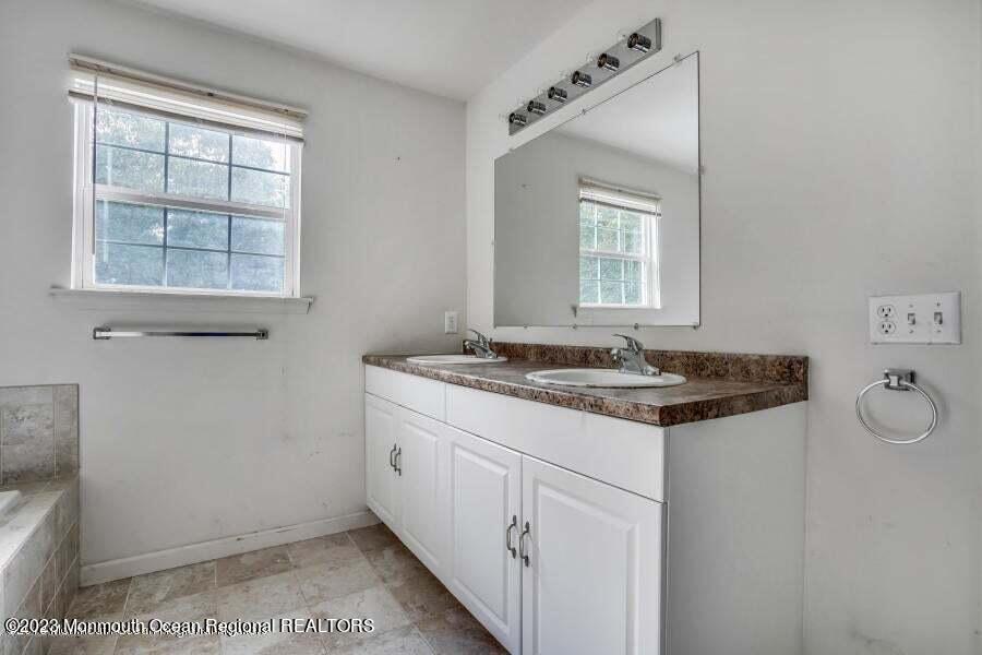 2557 Huckleberry Road Manchester NJ 08759