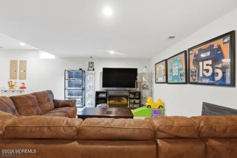 18 Waterford Way Lincroft NJ 07738