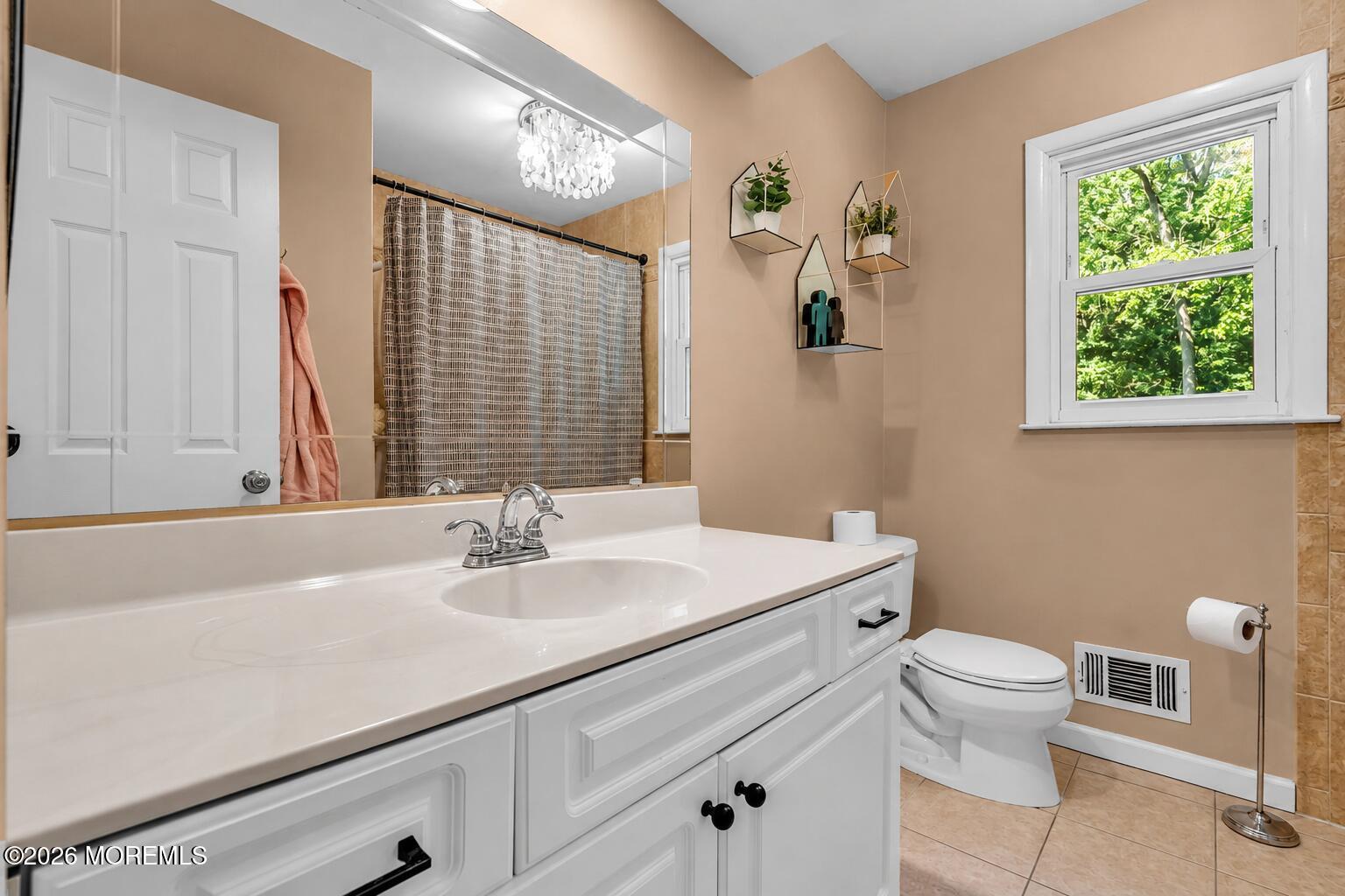 18 Wylie Terrace Morganville NJ 07751