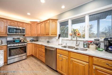 22 Queen Ann Road Brick NJ 08723