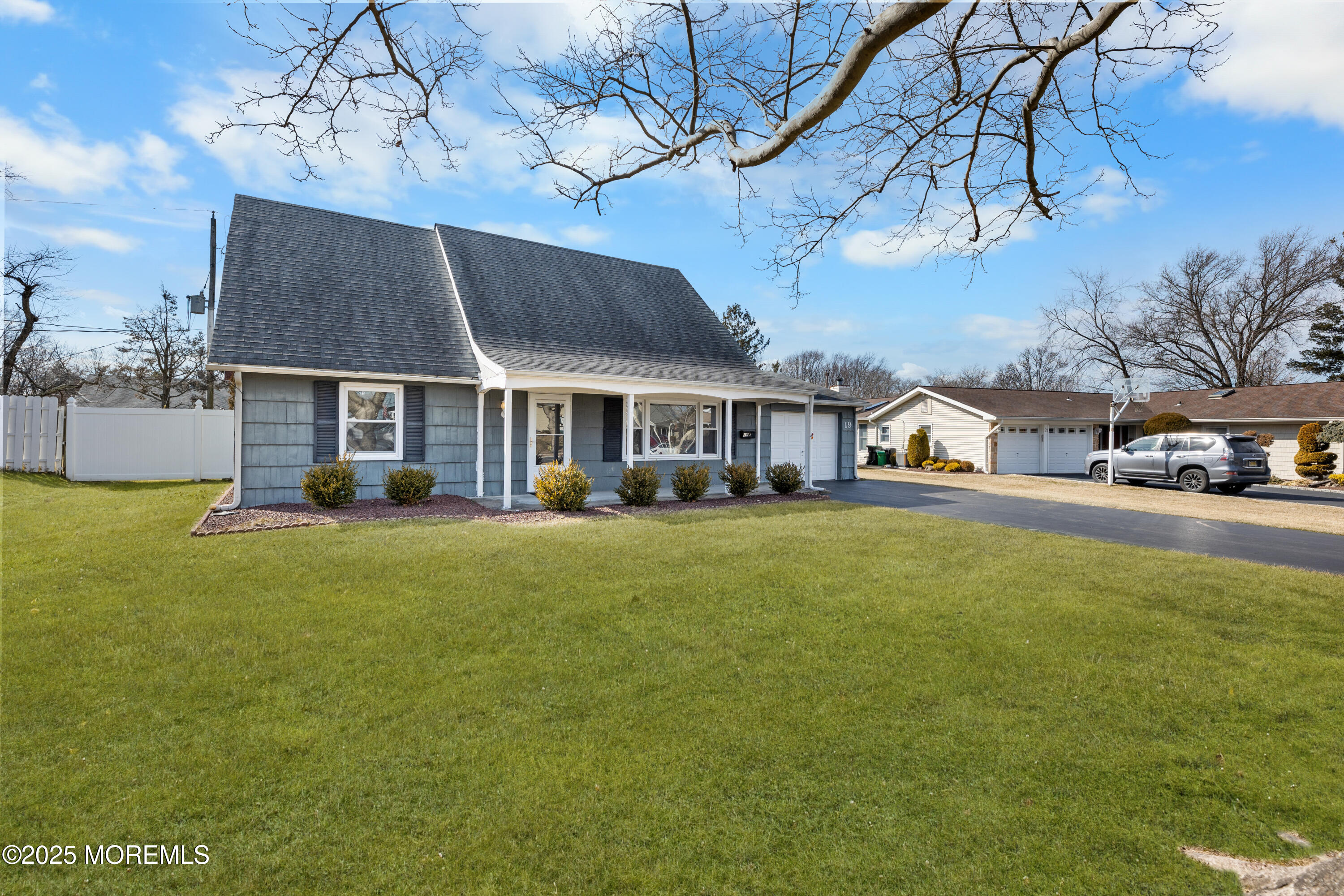 19 Avalon Lane Aberdeen NJ 07747