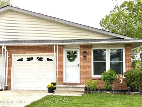28 Dogwood Road Manahawkin NJ 08050