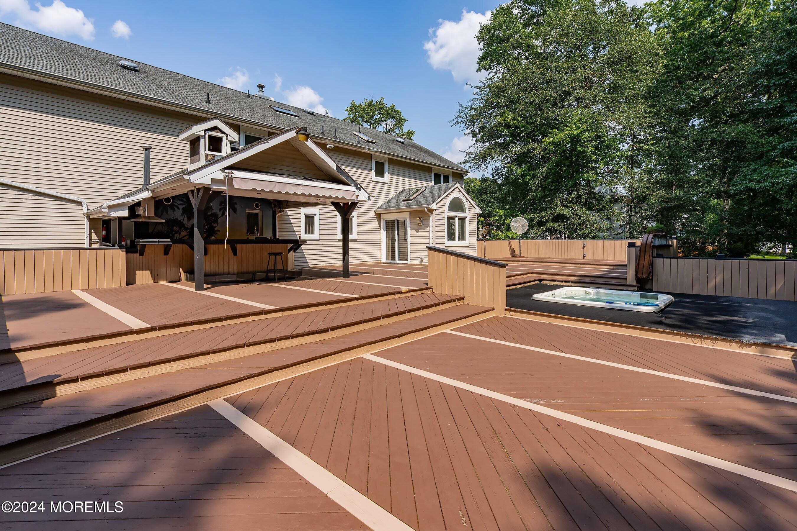 2 Tall Oaks Court Farmingdale NJ 07727