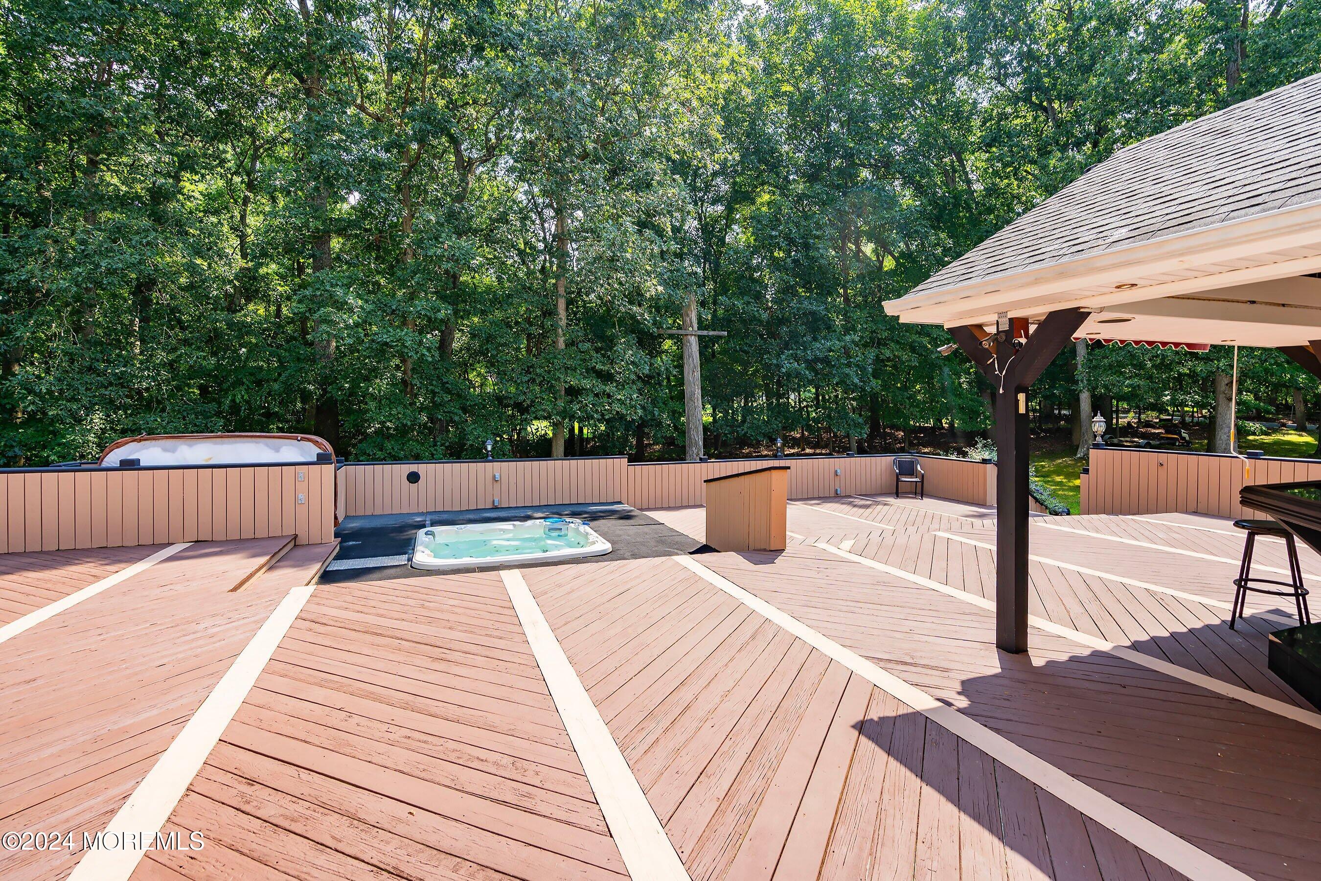 2 Tall Oaks Court Farmingdale NJ 07727