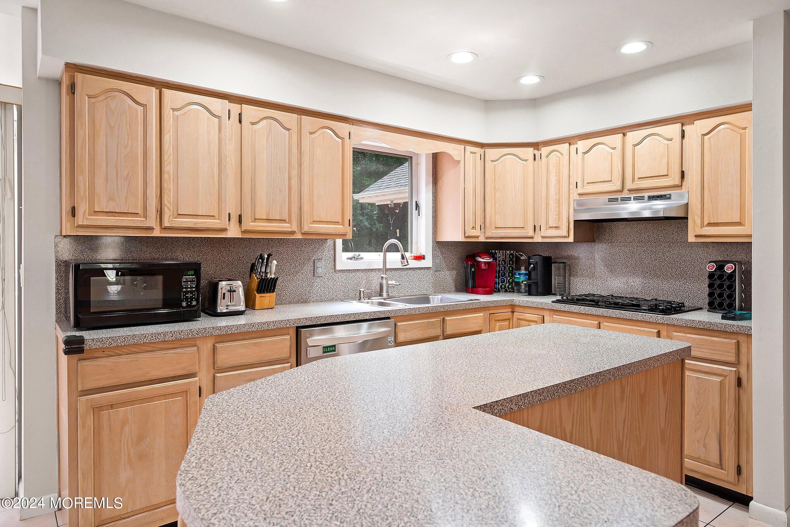 2 Tall Oaks Court Farmingdale NJ 07727