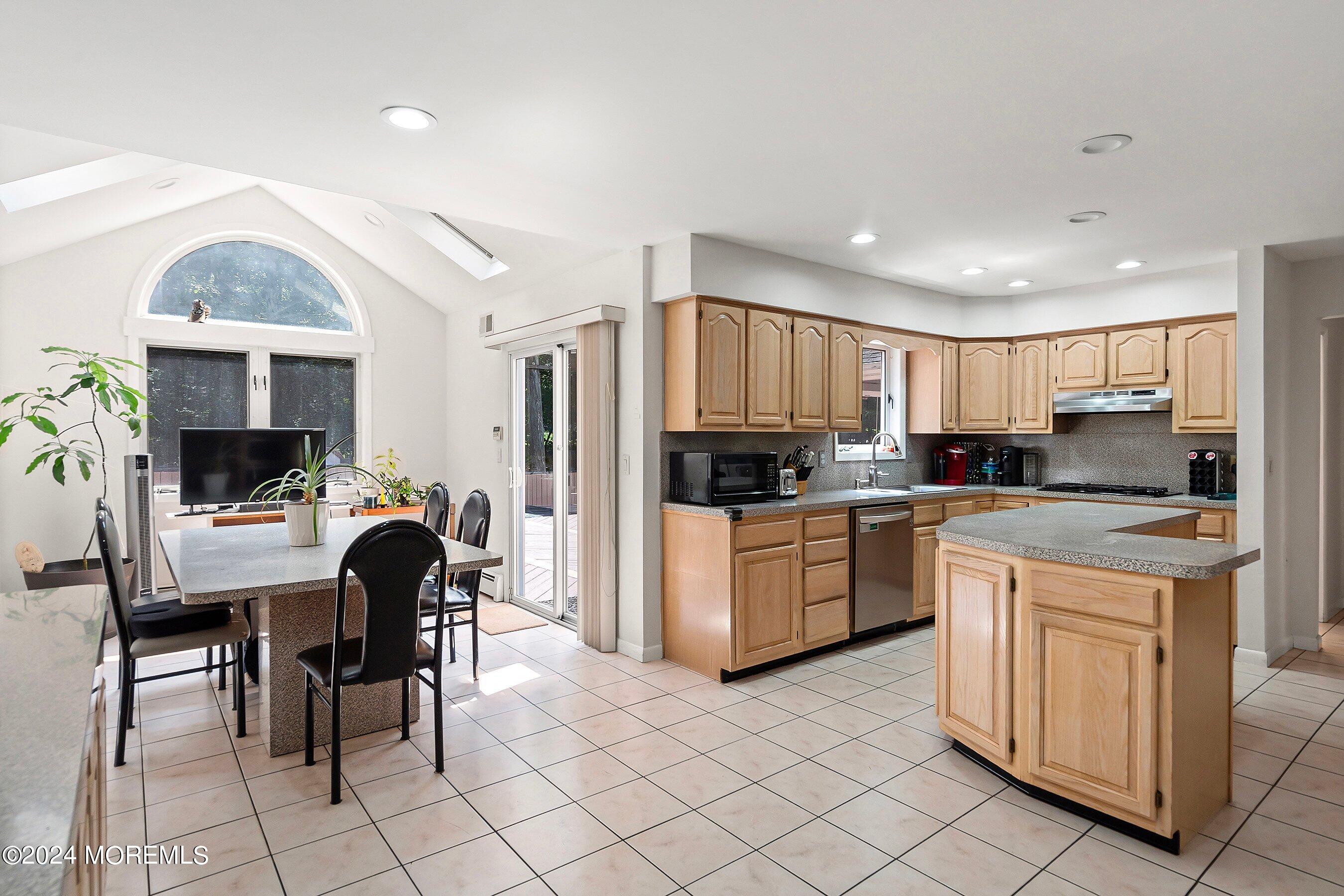 2 Tall Oaks Court Farmingdale NJ 07727