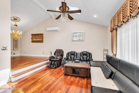30 Mount Drive Holmdel NJ 07733