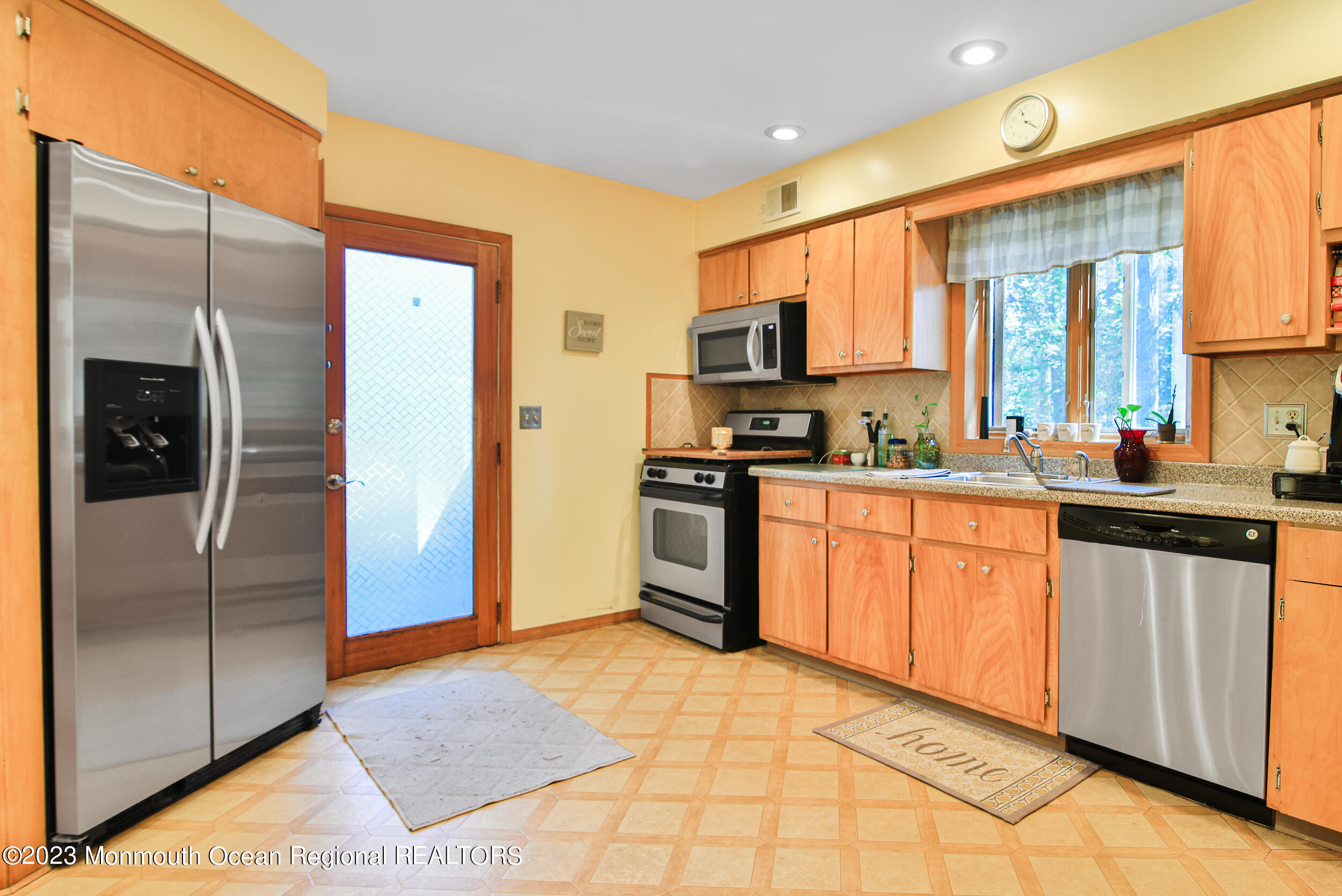 12 Fillmore Drive Clarksburg NJ 08510