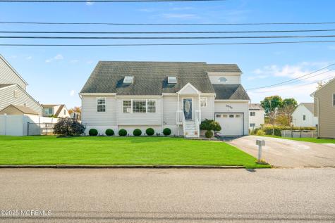 1521 Neptune Avenue Beachwood NJ 08722