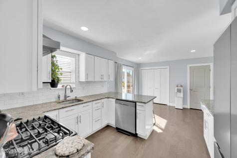 1521 Neptune Avenue Beachwood NJ 08722