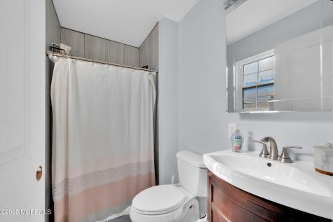 1521 Neptune Avenue Beachwood NJ 08722