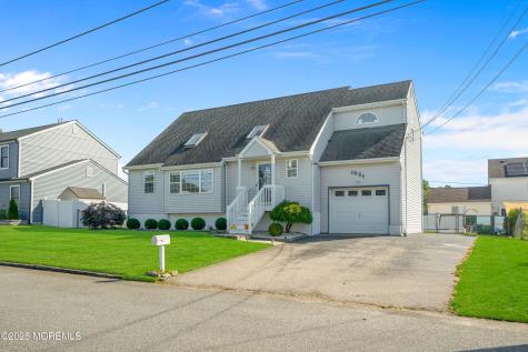 1521 Neptune Avenue Beachwood NJ 08722