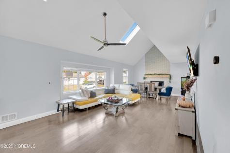 1521 Neptune Avenue Beachwood NJ 08722