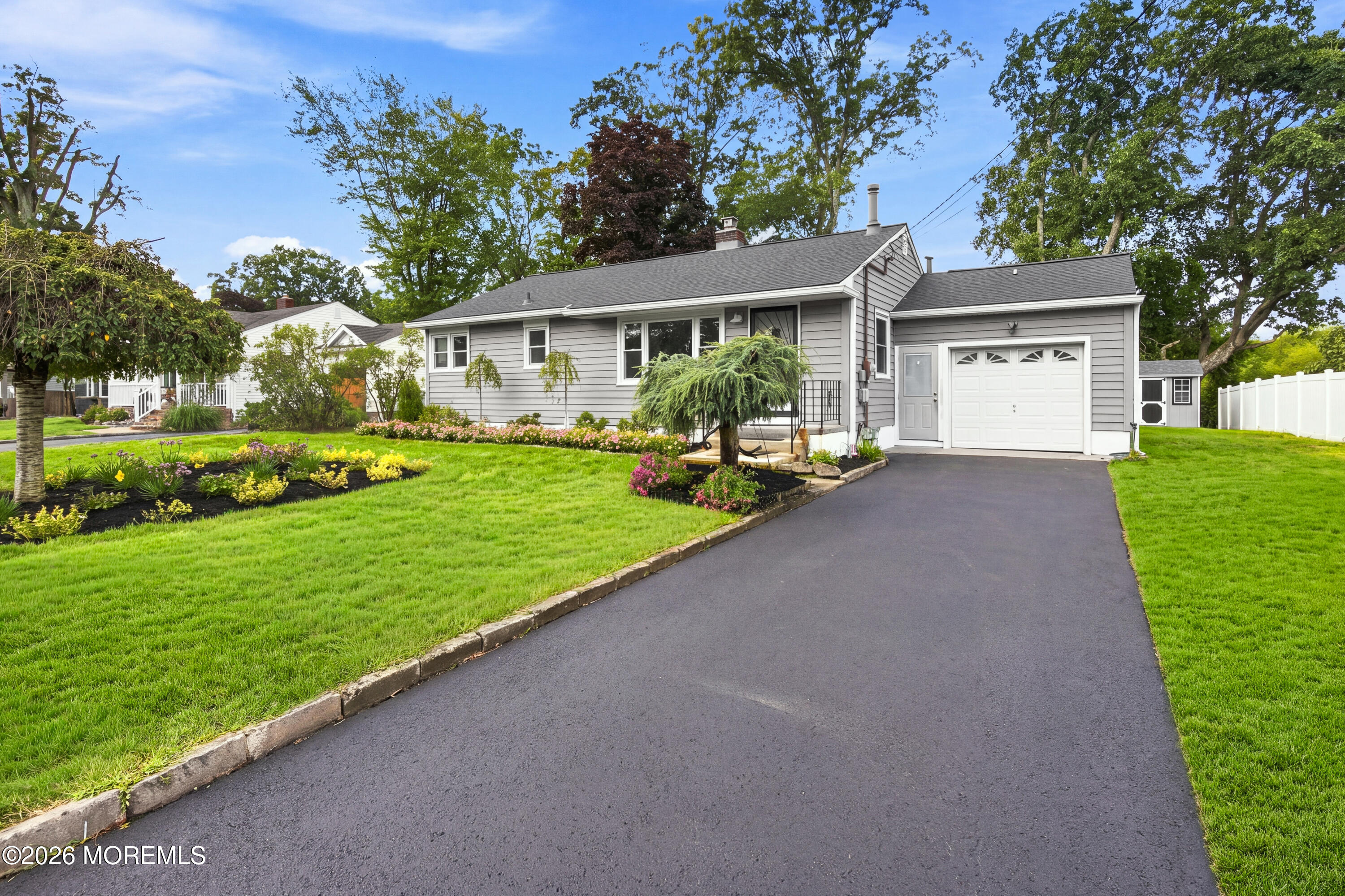 Holmdel NJ, 20 Stempler Court