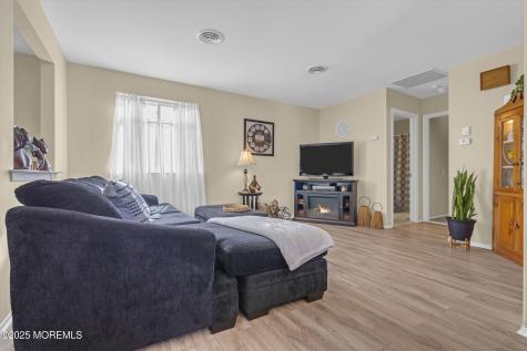 29B Easton Drive Whiting NJ 08759