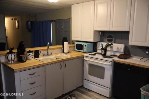 14 Kingfisher Way Whiting NJ 08759