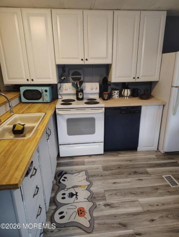 14 Kingfisher Way Whiting NJ 08759