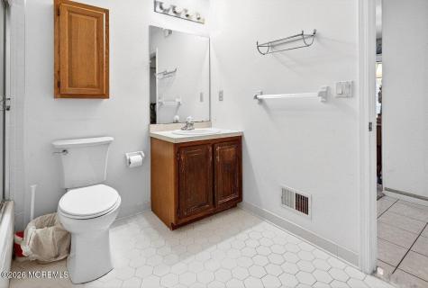 204 Deanne Drive Lakewood NJ 08701