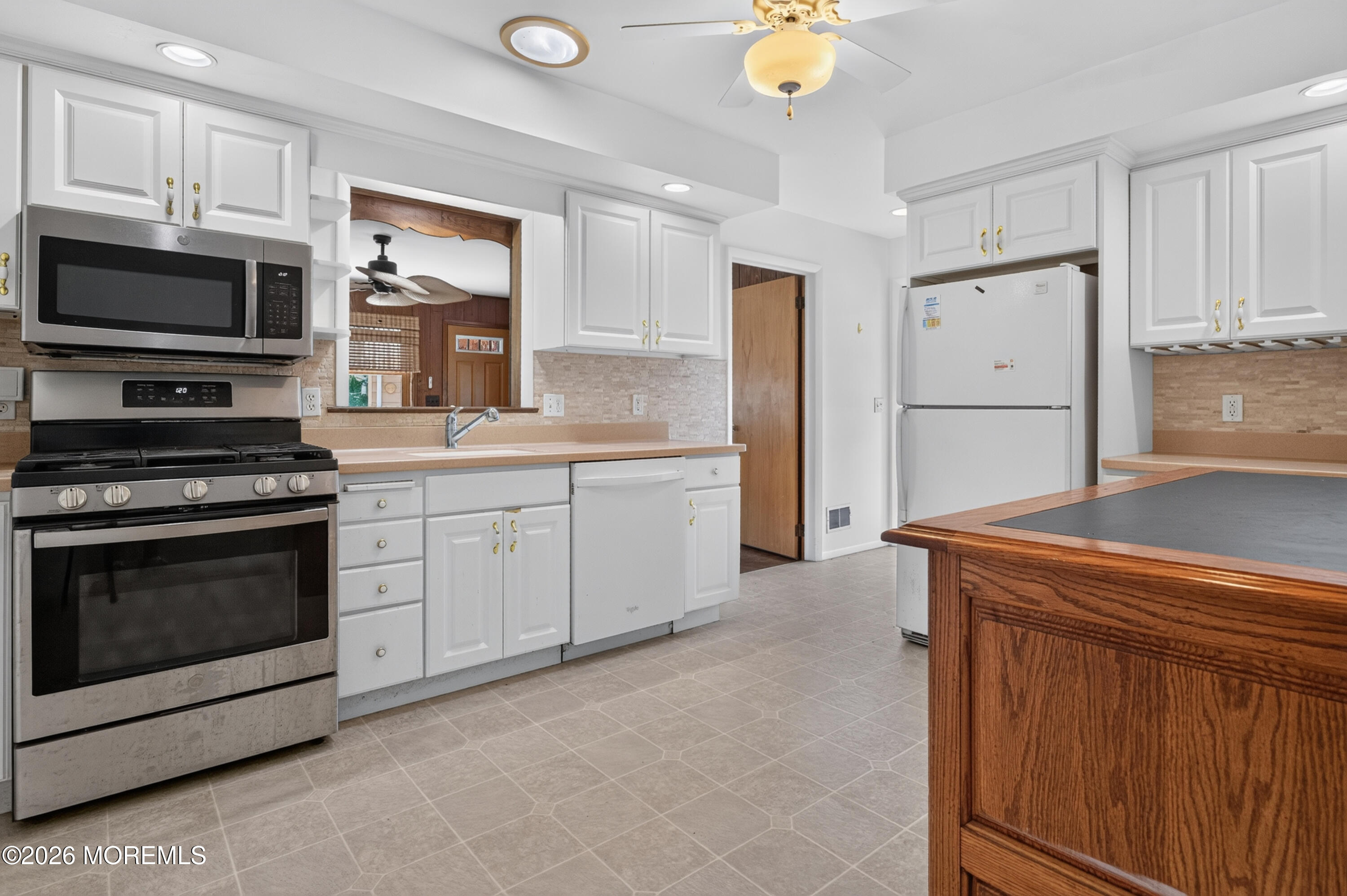 17 Railroad Avenue Beachwood NJ 08722