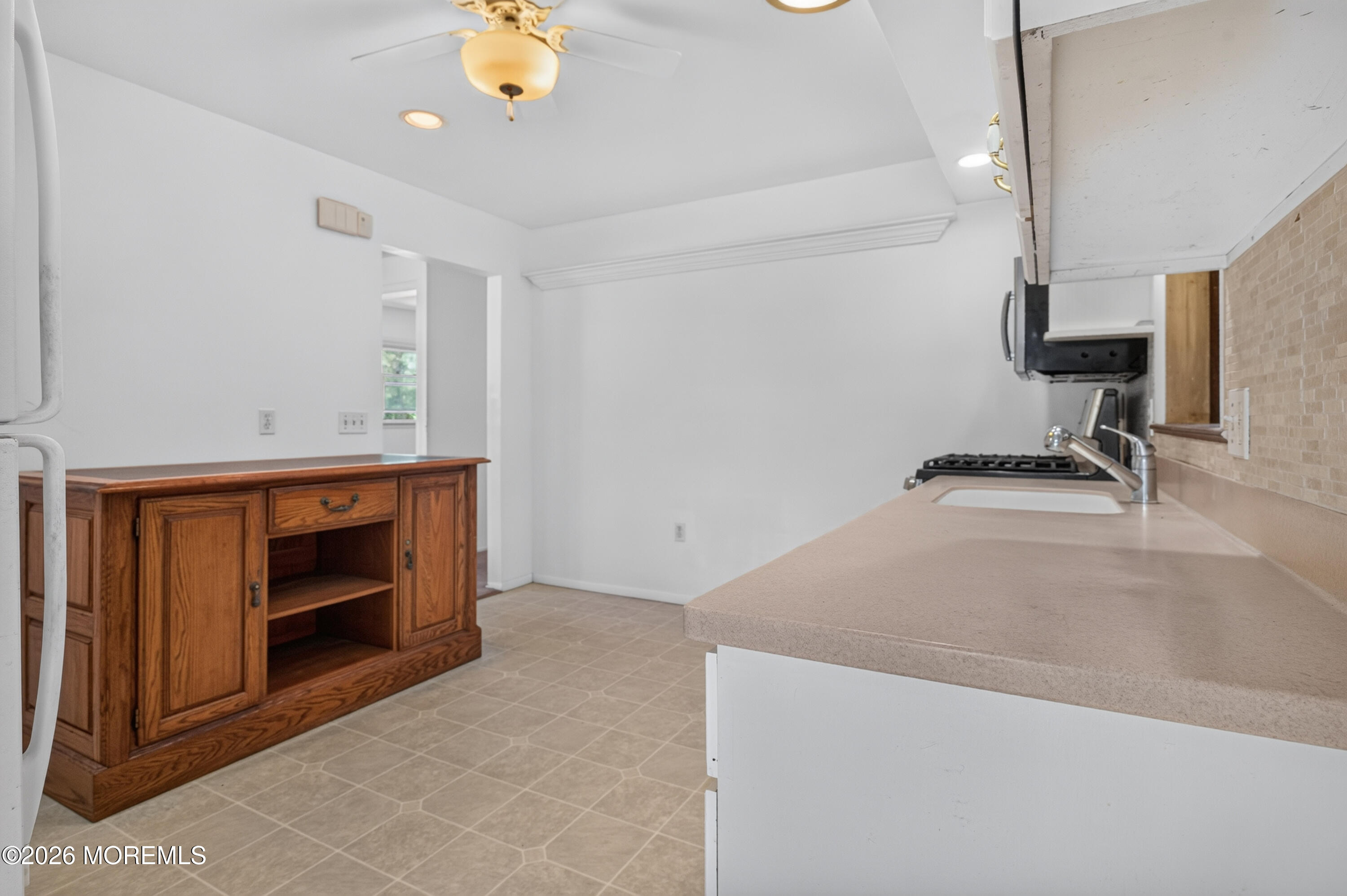 17 Railroad Avenue Beachwood NJ 08722