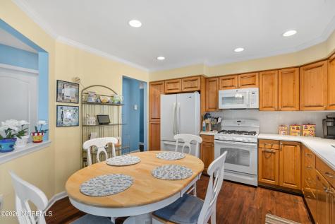 9 Eaton Court Jackson NJ 08527