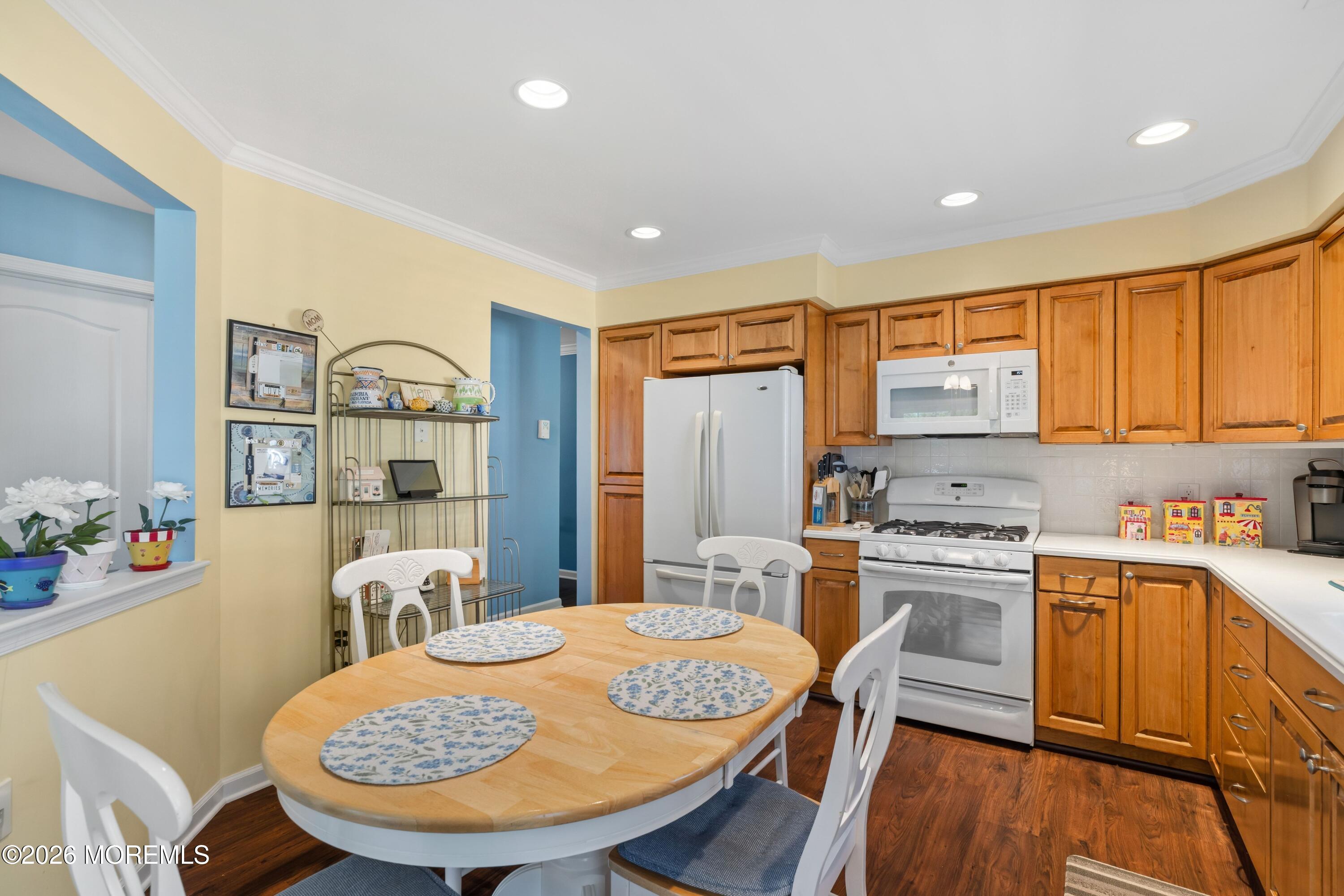 9 Eaton Court Jackson NJ 08527