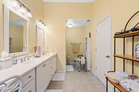 9 Eaton Court Jackson NJ 08527