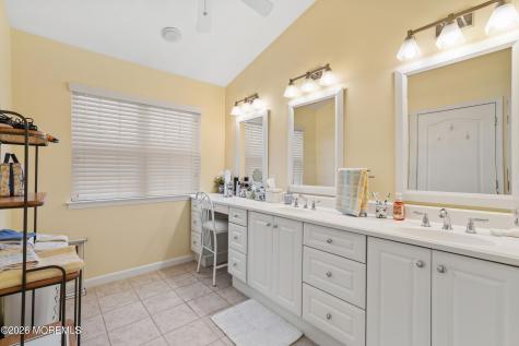 9 Eaton Court Jackson NJ 08527