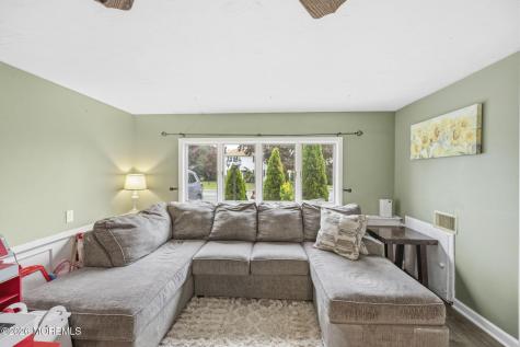 13 Mallory Way Hamilton NJ 08610