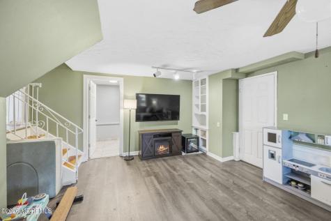 13 Mallory Way Hamilton NJ 08610