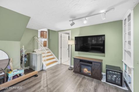 13 Mallory Way Hamilton NJ 08610