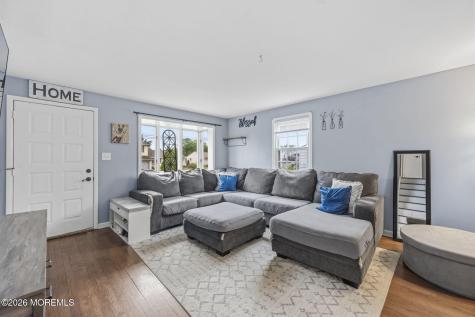 13 Mallory Way Hamilton NJ 08610