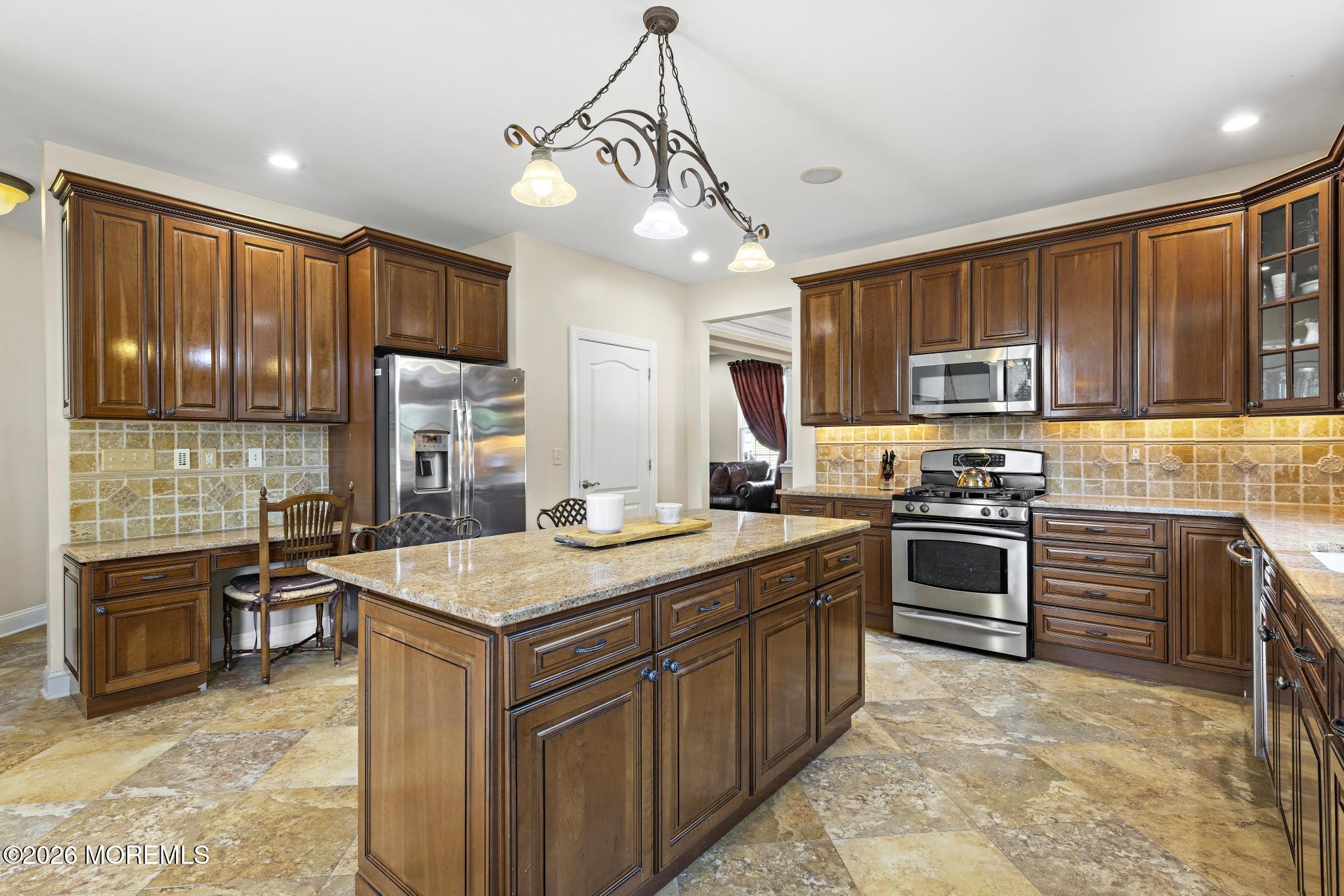 23 Taylors Run Tinton Falls NJ 07712