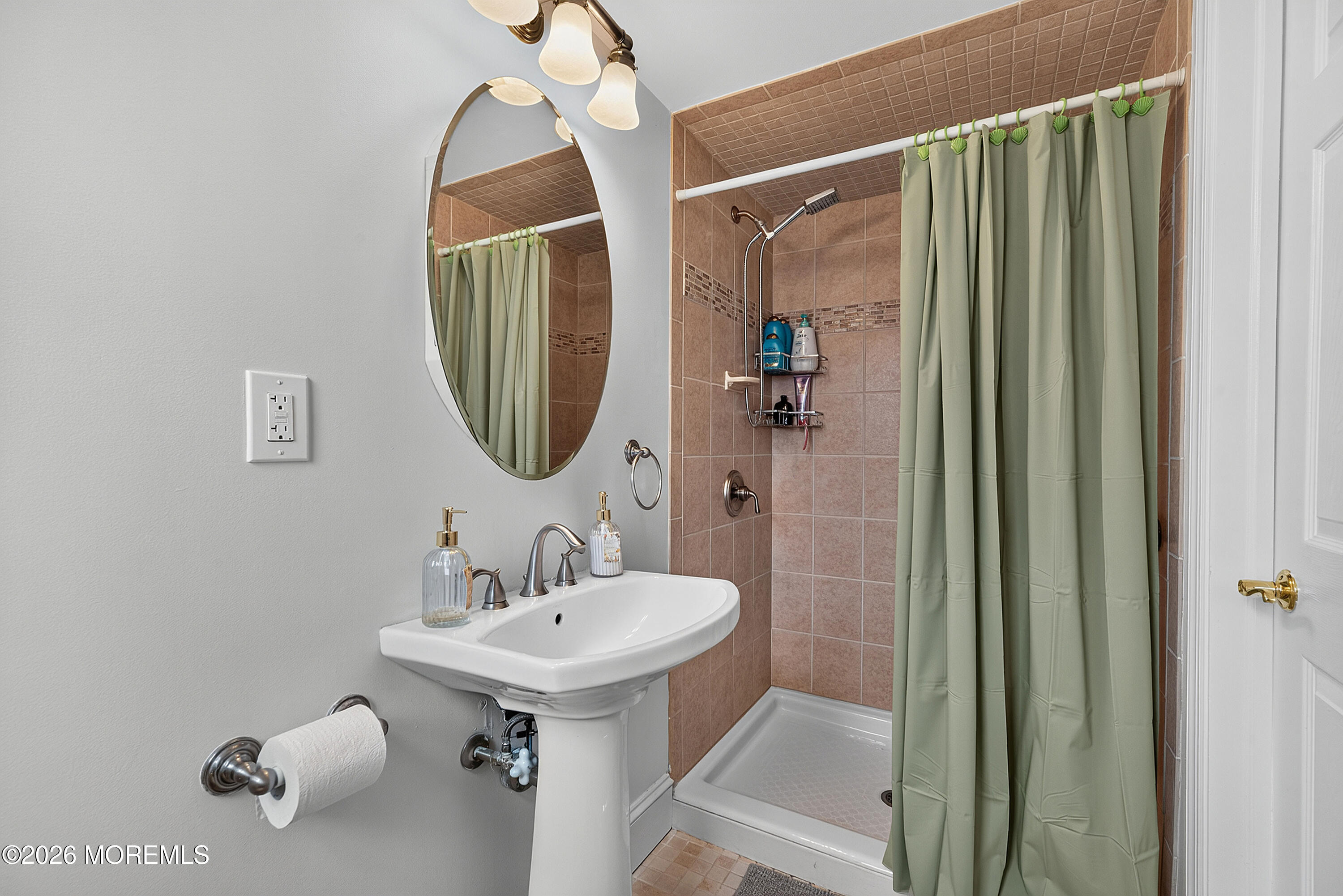31 Peach Tree Road Oakhurst NJ 07755