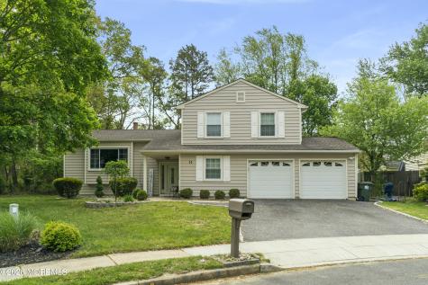 14 Cobblestone Court Howell NJ 07731