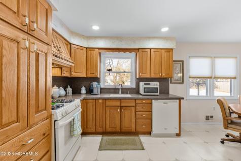 639 Tennent Road Manalapan NJ 07726