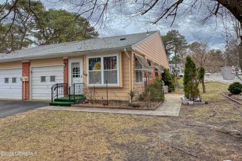 8 Lexington Drive Whiting NJ 08759