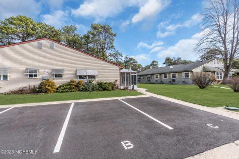 30 Easton Drive Whiting NJ 08759