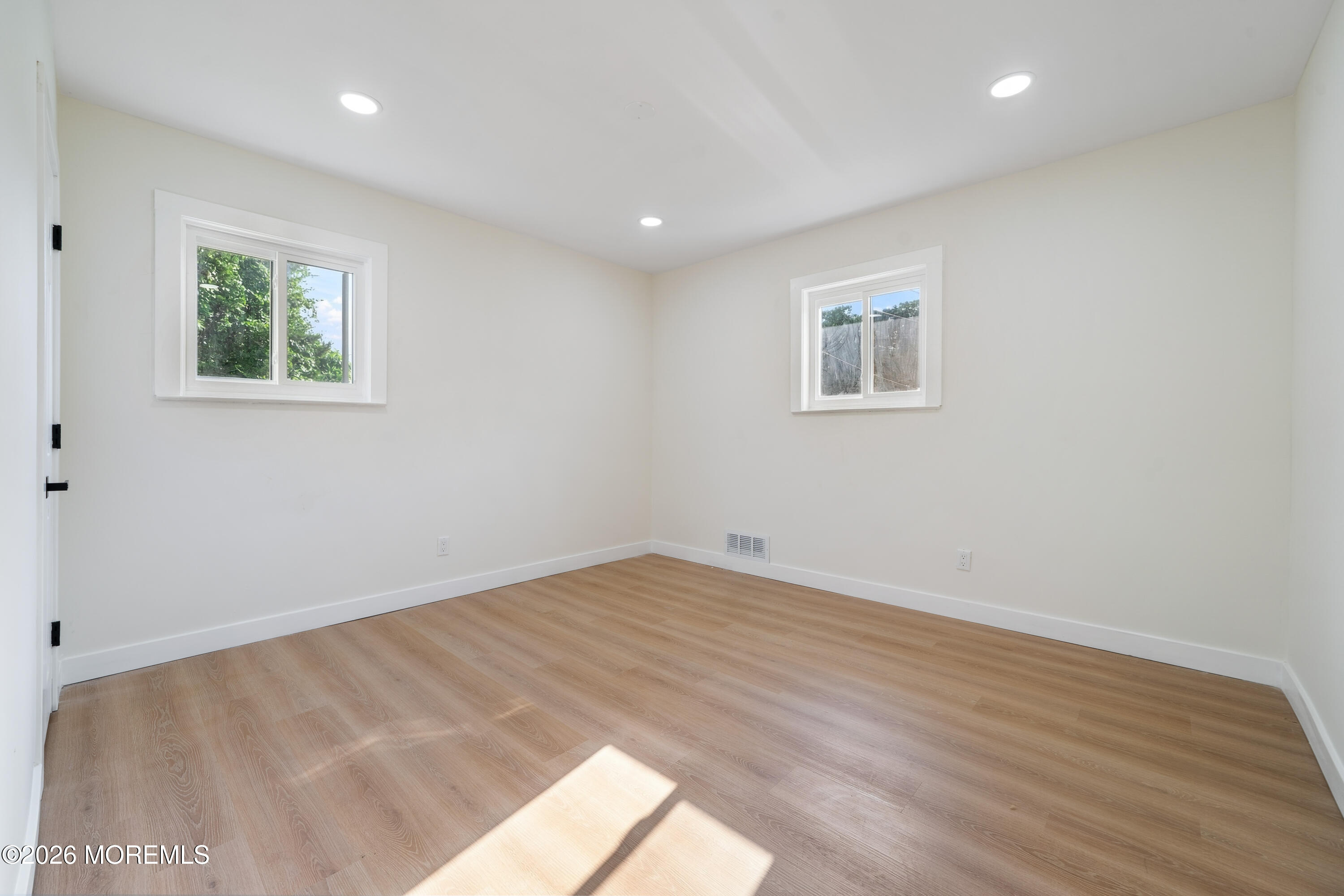 33 Glen Road Howell NJ 07731