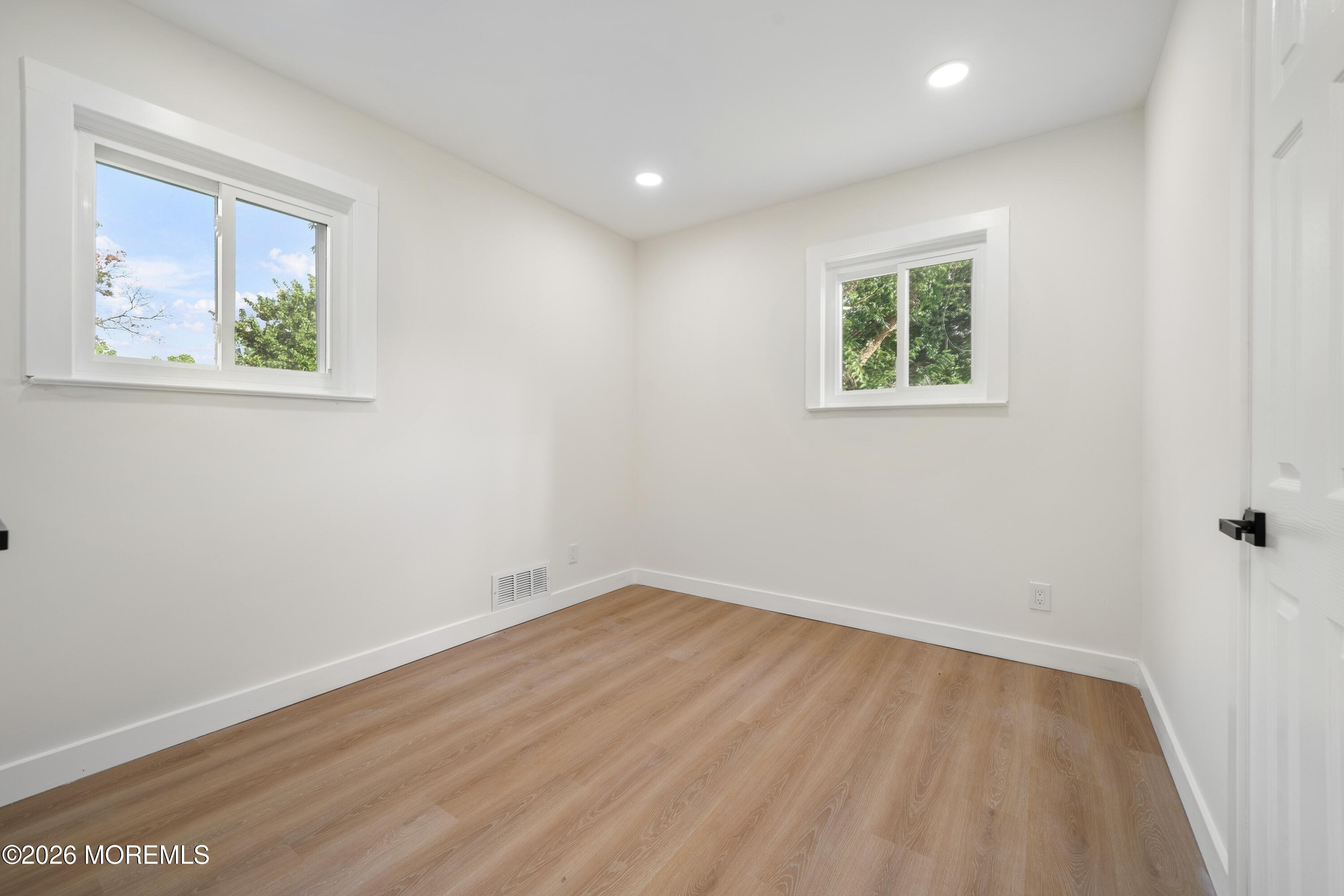 33 Glen Road Howell NJ 07731