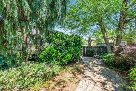 3 Bellevue Avenue Leonardo NJ 07737