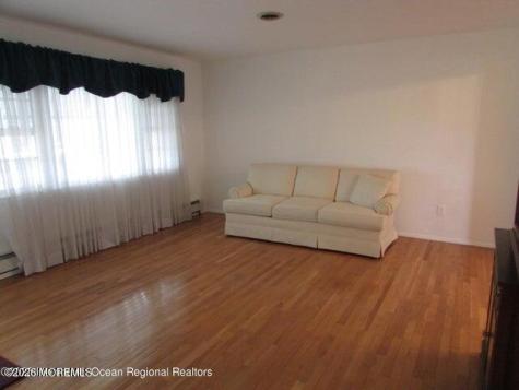 2 Brakenbury Drive Toms River NJ 08757