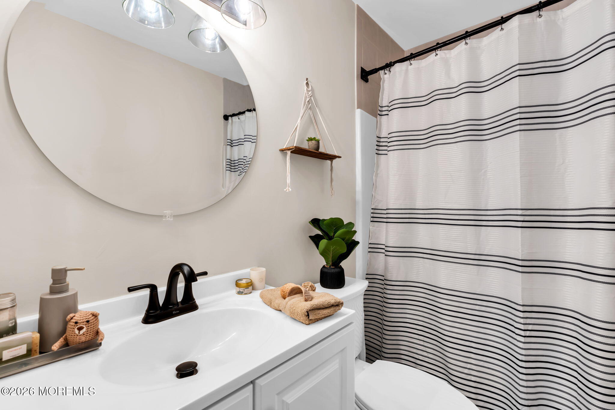 8 Grosunor Court Jackson NJ 08527
