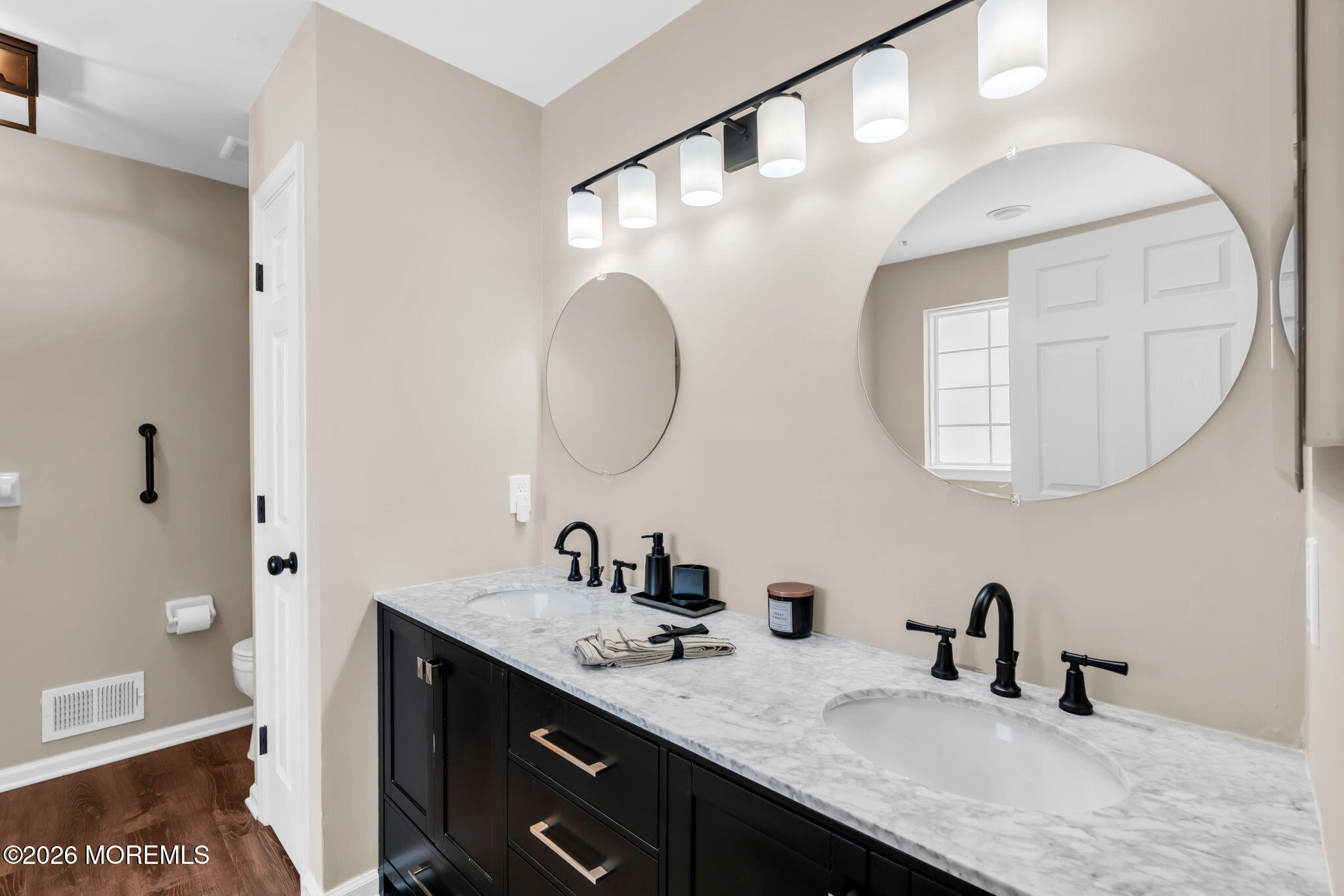 8 Grosunor Court Jackson NJ 08527