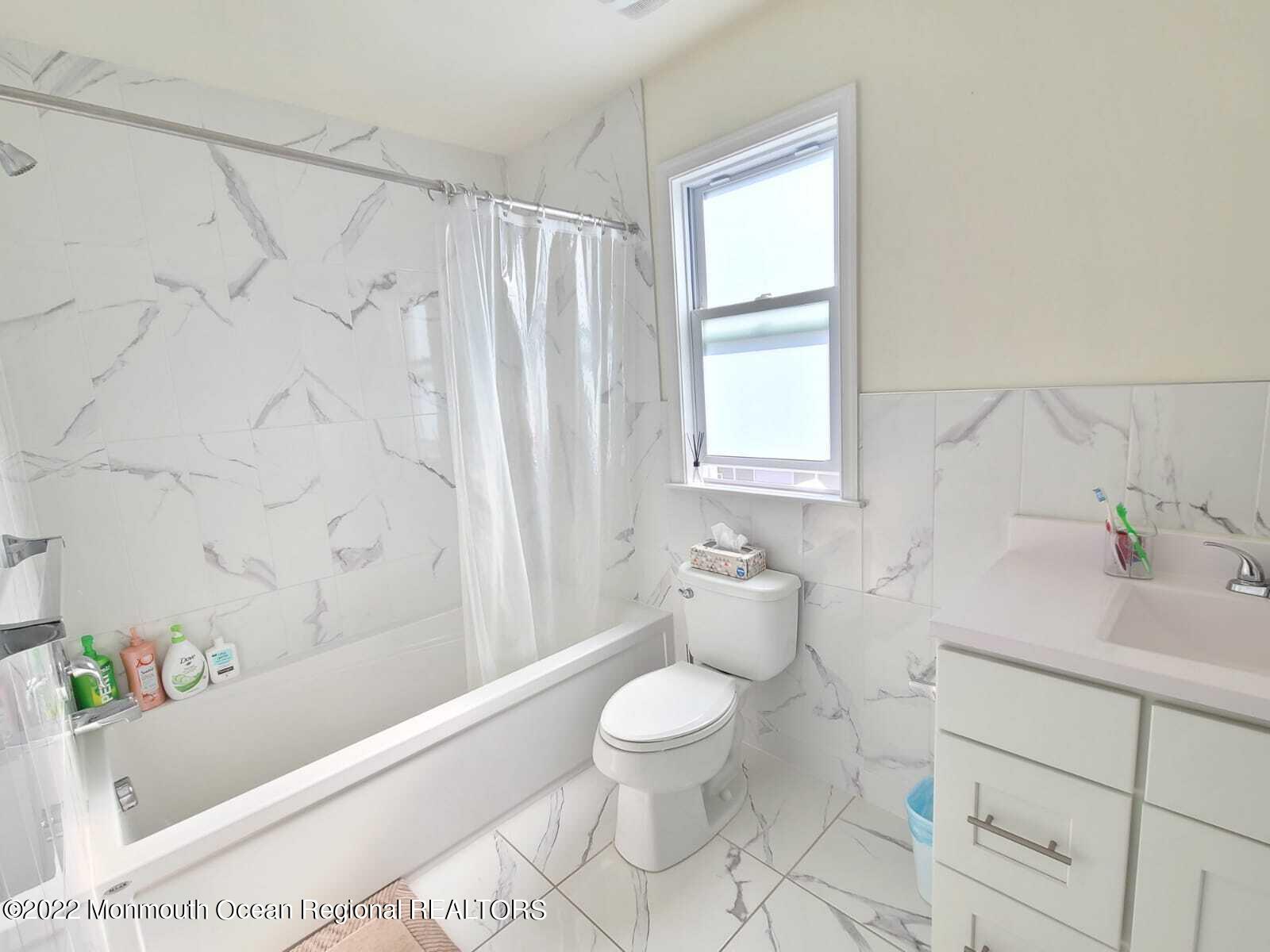 72 Bradhurst Avenue Lakewood NJ 08701