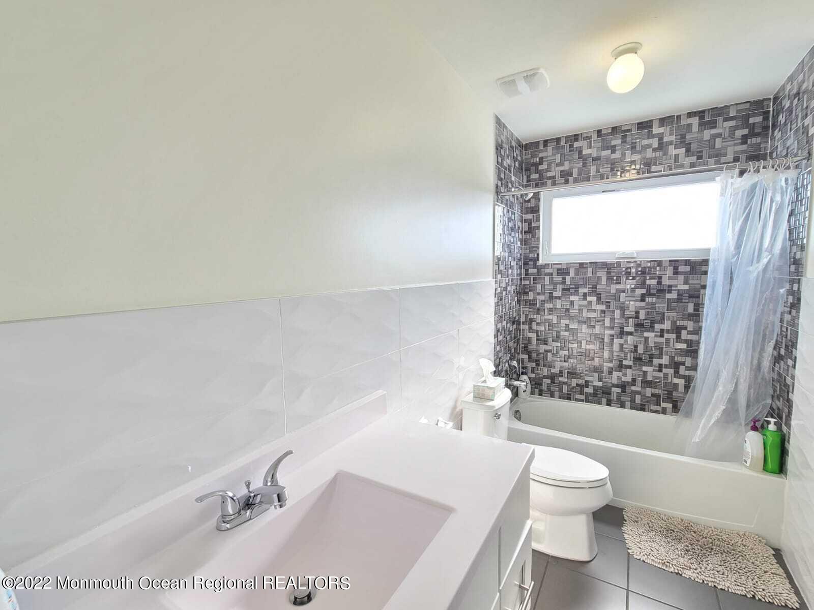 72 Bradhurst Avenue Lakewood NJ 08701