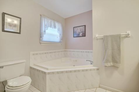 786 Applewood Court Jackson NJ 08527
